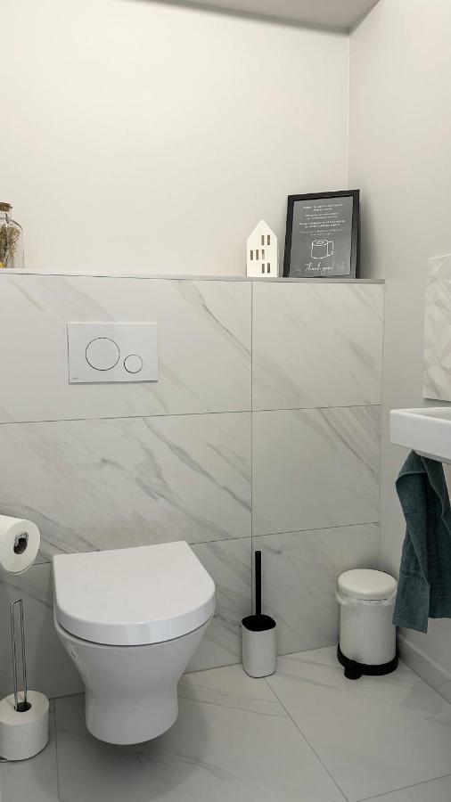 Linden Apartman 104 - Adults Only Mosonmagyaróvár المظهر الخارجي الصورة